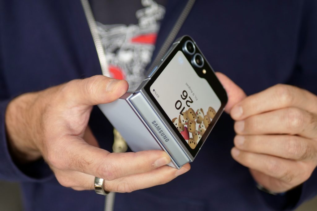 Test Smartphone Galaxy Z Infinity 2025