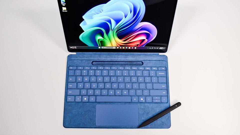 Test Microsoft Surface Pro X (2025)